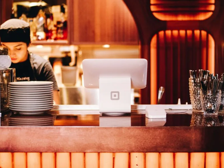 Mężczyzna oskarżony o obnażenie się w restauracji w Raynham
