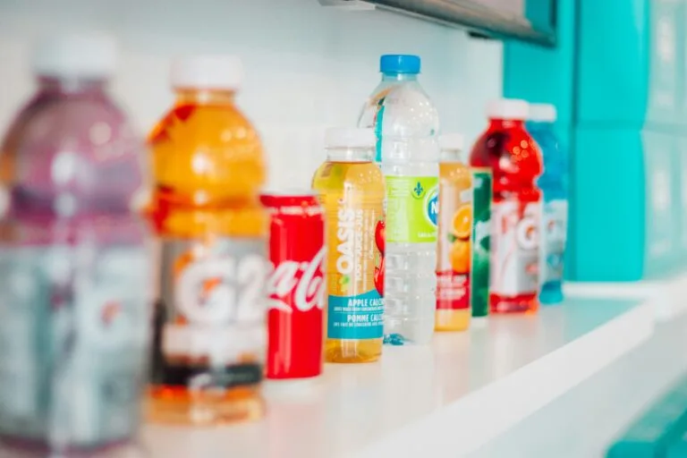 Fast Food vs. Starbucks: Bitwa o Przewagę w Napojach